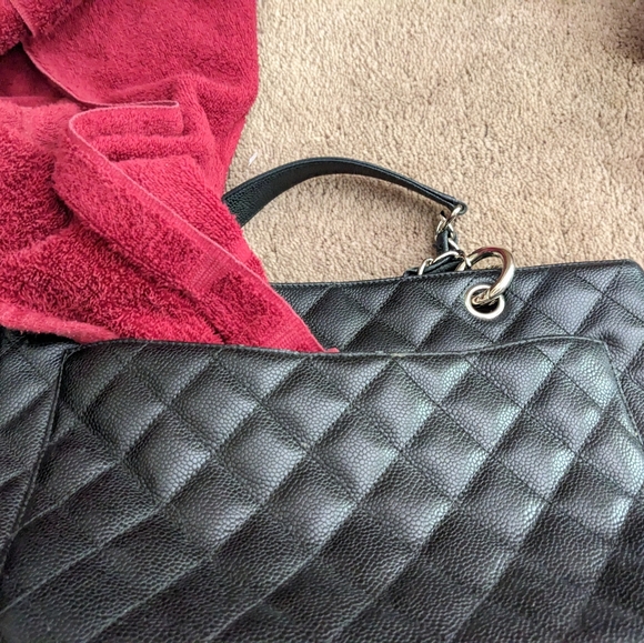 LARGE CHANEL BLACK QUILTED BAG, CHAIN STRAP, VERY GOOD PRE-OWNED CONDITION - Picture 9 of 10